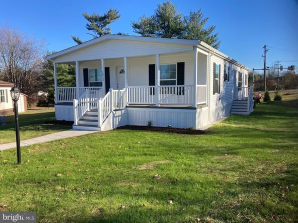 1013 Cherrywood Ct, North Wales, PA 19454