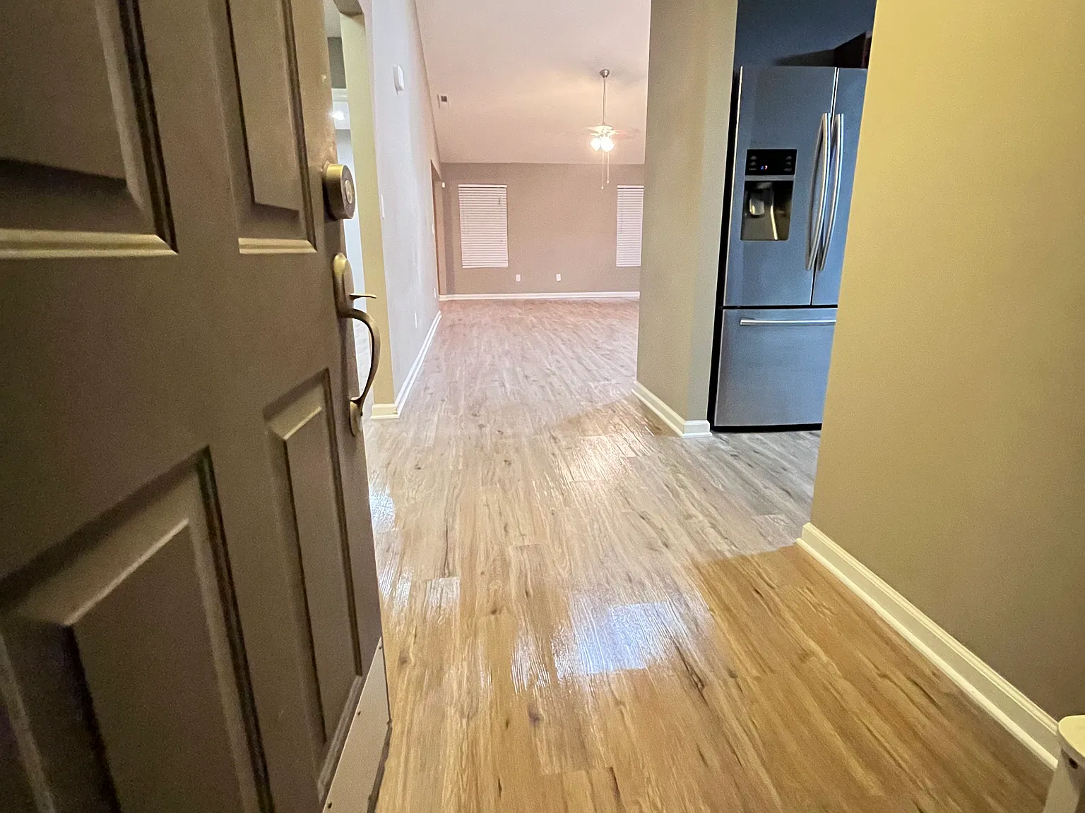 3 bed, 1616 sqft, $2,100 — Photo 2
