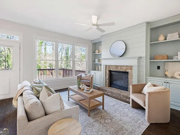 2750 Oak Village Trl, Decatur, GA 30032