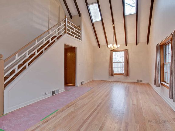 5th image of 7623 W Palatine Ave