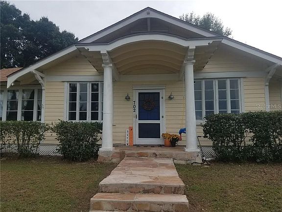 3rd image of 702 Carlton Ave