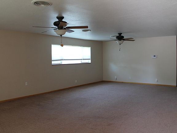 5th image of 916 E 8th St
