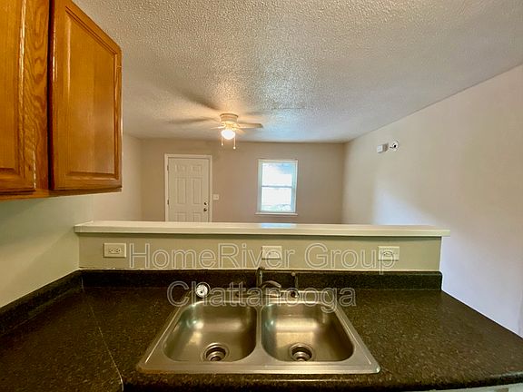 5th image of 139 Hollyberry Ln