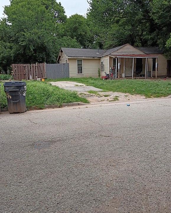 2nd image of 731 SE 12th St