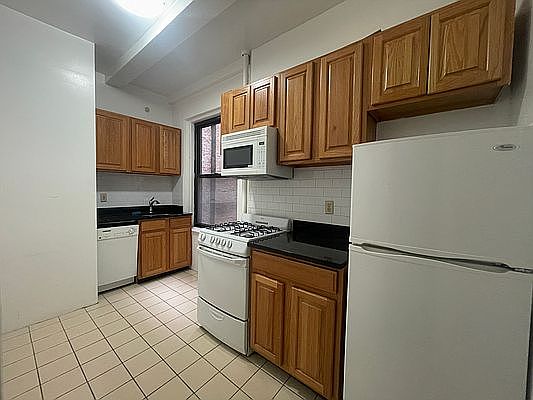 1st image of 115 W 71st St #4