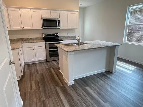 1903 Chapel Hill Rd — Photo 1