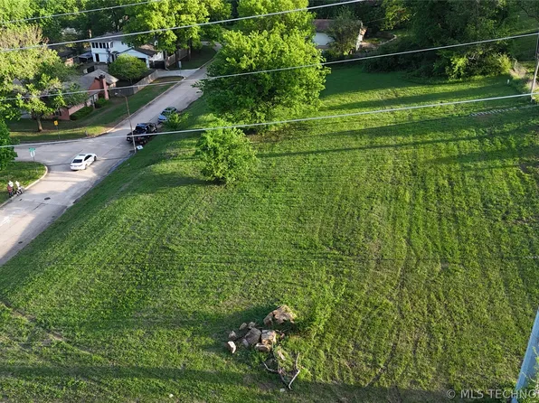 Maplewood Dr, Claremore, OK 74017