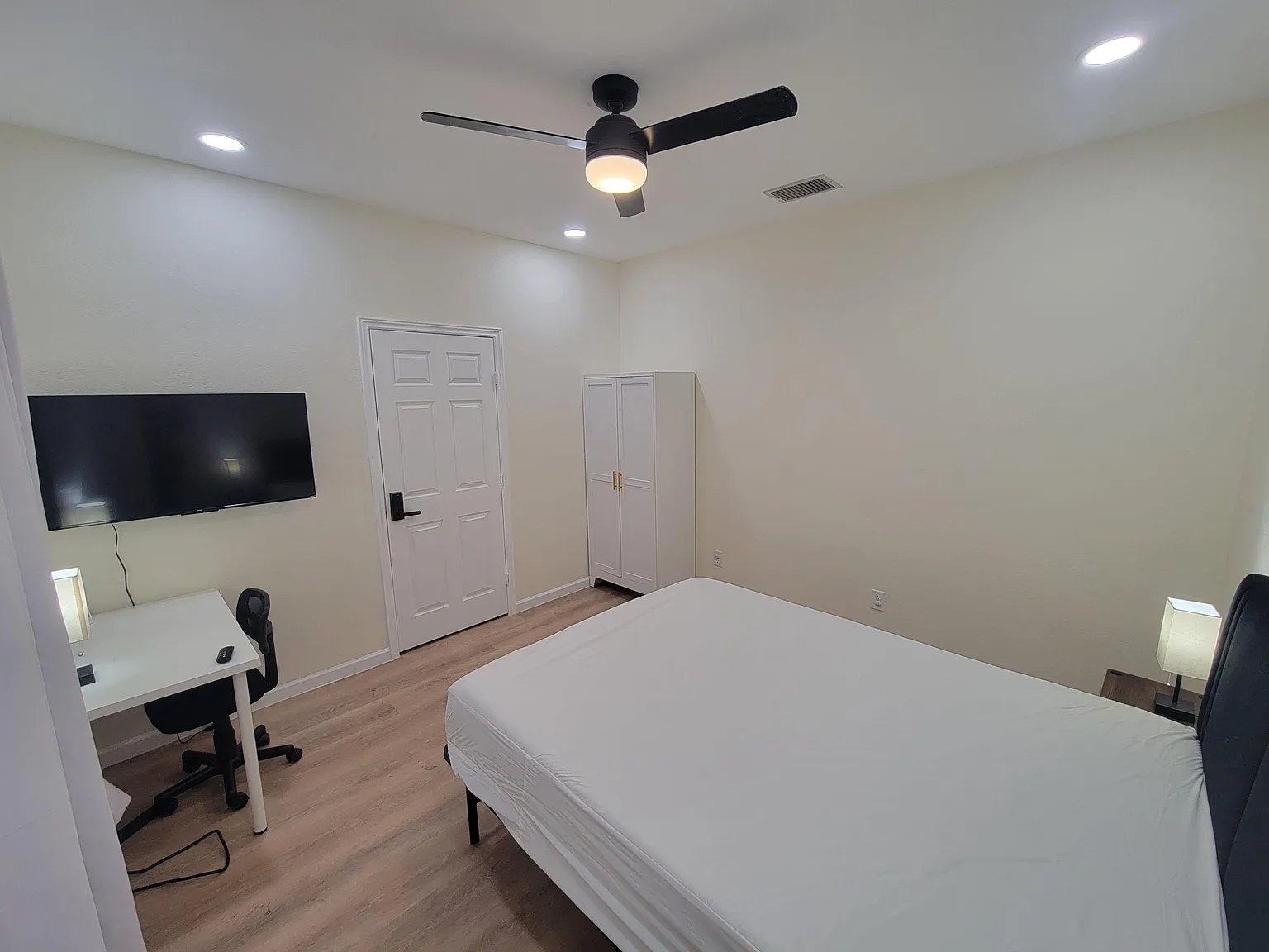 4 bed, 3.0 bath, 2882 sqft, $455 — Photo 2