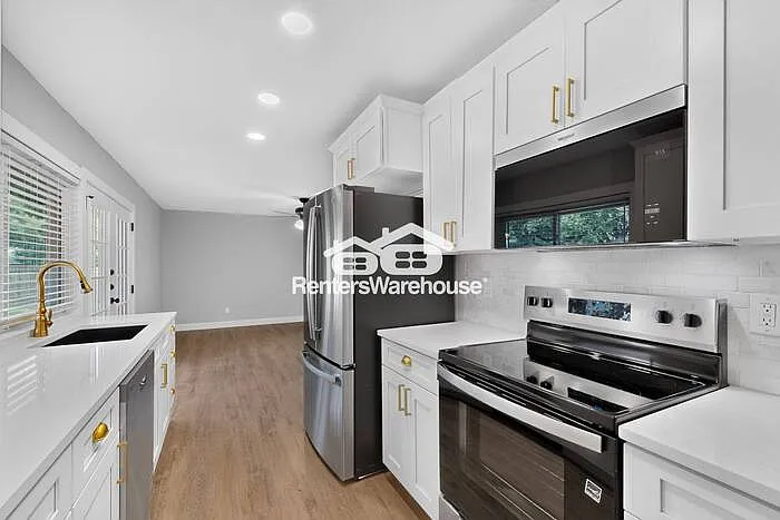 1004 Whitehall Dr — Photo 16