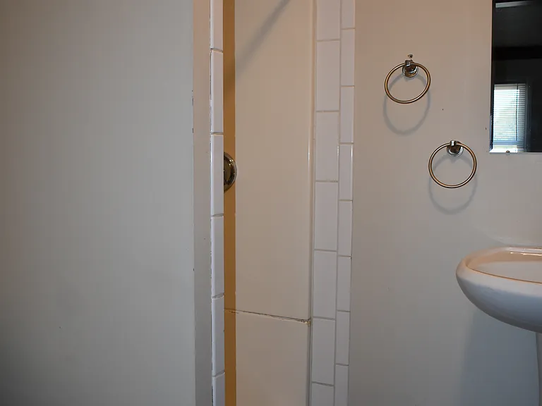118 Ives Ave #A — Photo 5