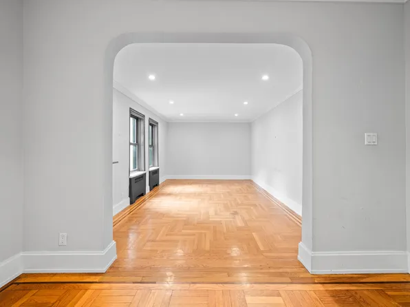 95 Park Terrace East 1D image 3 of 14