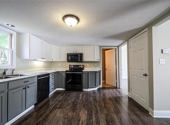 4th image of 30 Hickory Hill Ln