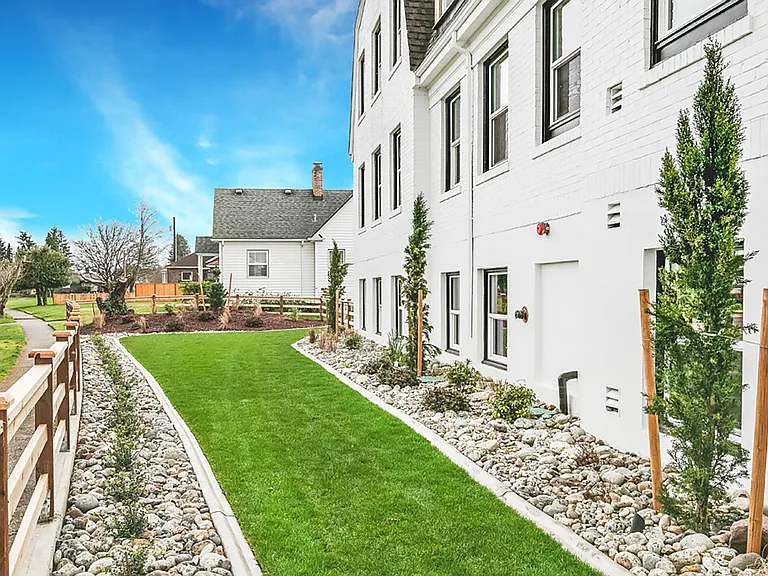 Maple Apartments — Photo 7