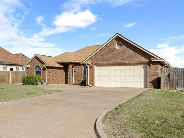 428 SE Lancelot Ln, Lawton, OK 73501