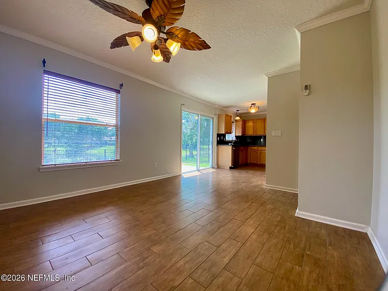 1530 Vineland Cir #B — Photo 12