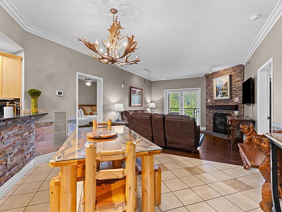 3rd image of 215 Woliss Ln #201