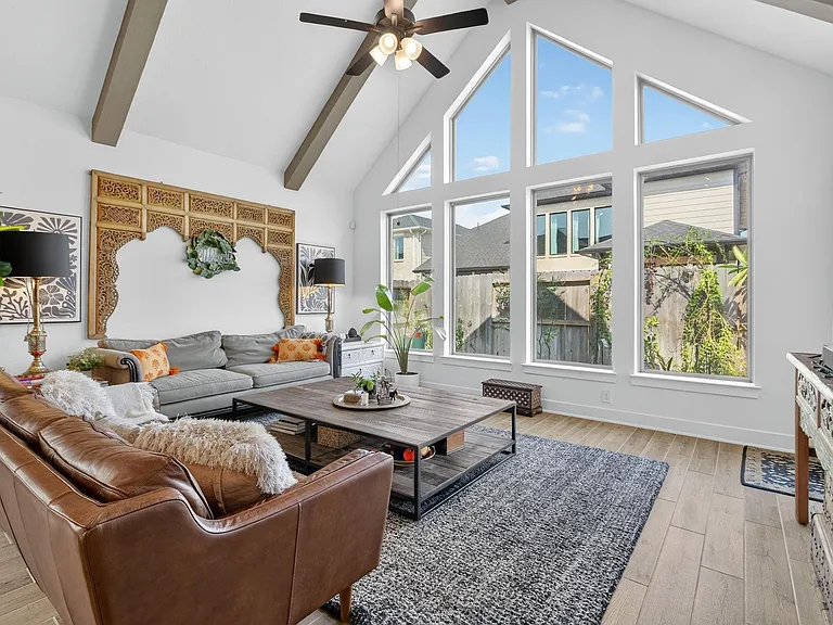 31418 Golden Cliffs Ln — Photo 17