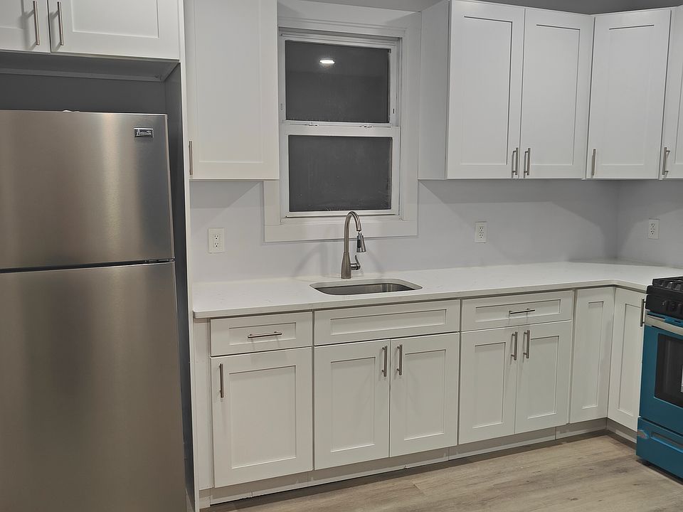 1st image of 109 Ward St Floor 1