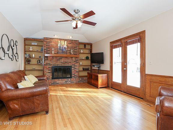 4th image of 1312 Oconto Ct