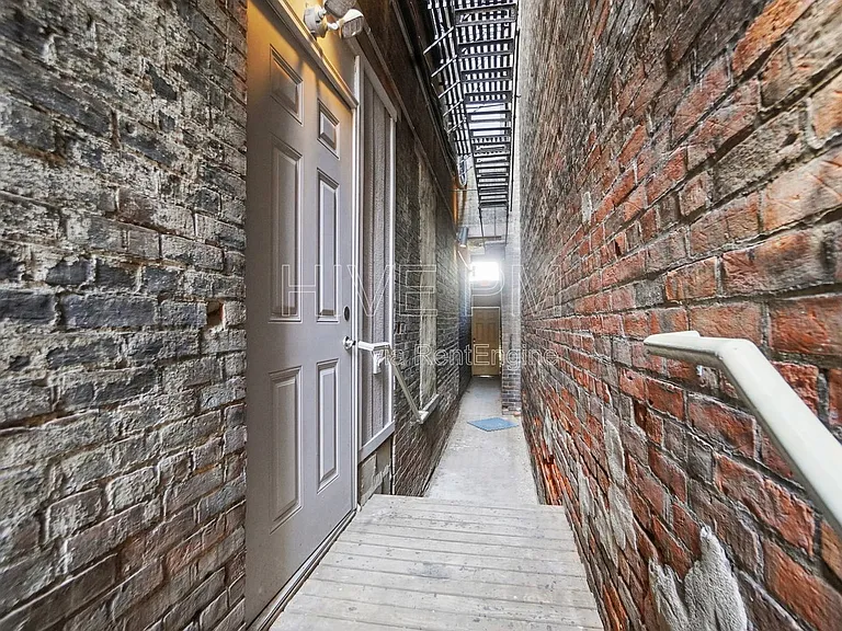107 W Elder St #C — Photo 6