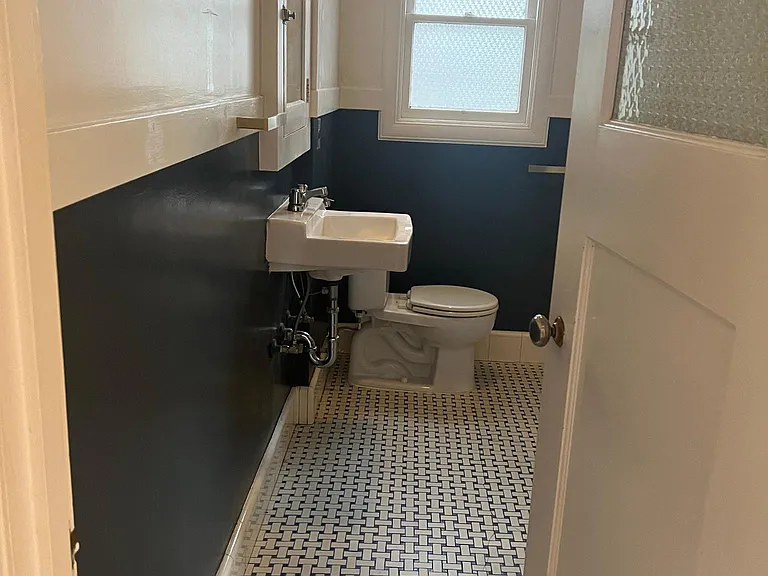 608 Athol Ave — Photo 10