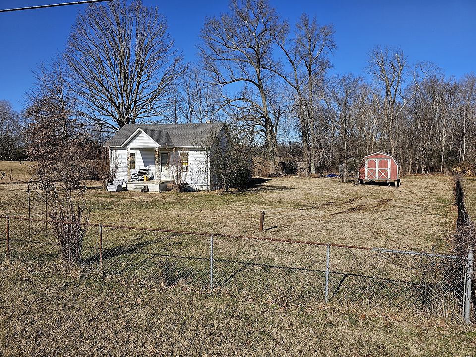 1st image of 2267 Woodlawn Rd