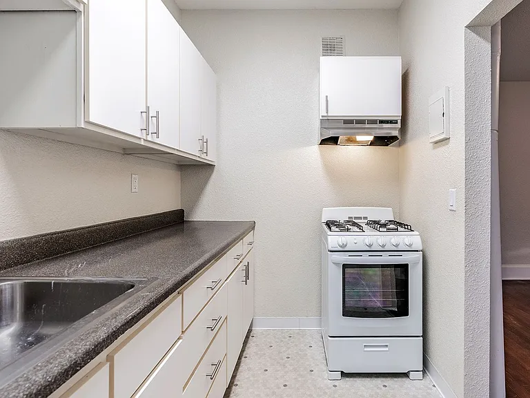 Carolina Court — Photo 16