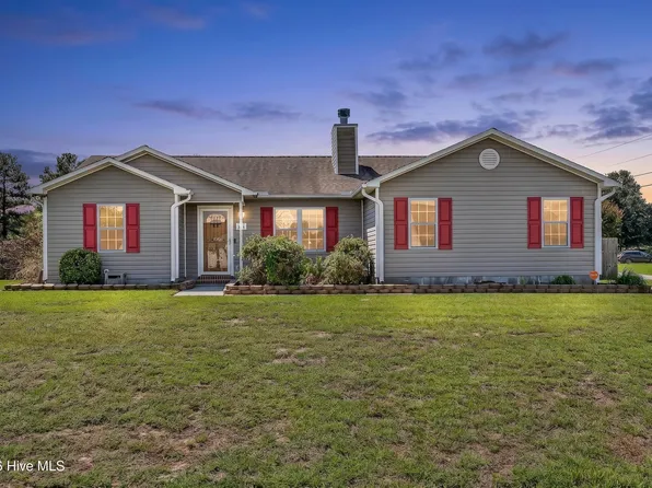 301 Parkton Drive, Richlands, NC 28574