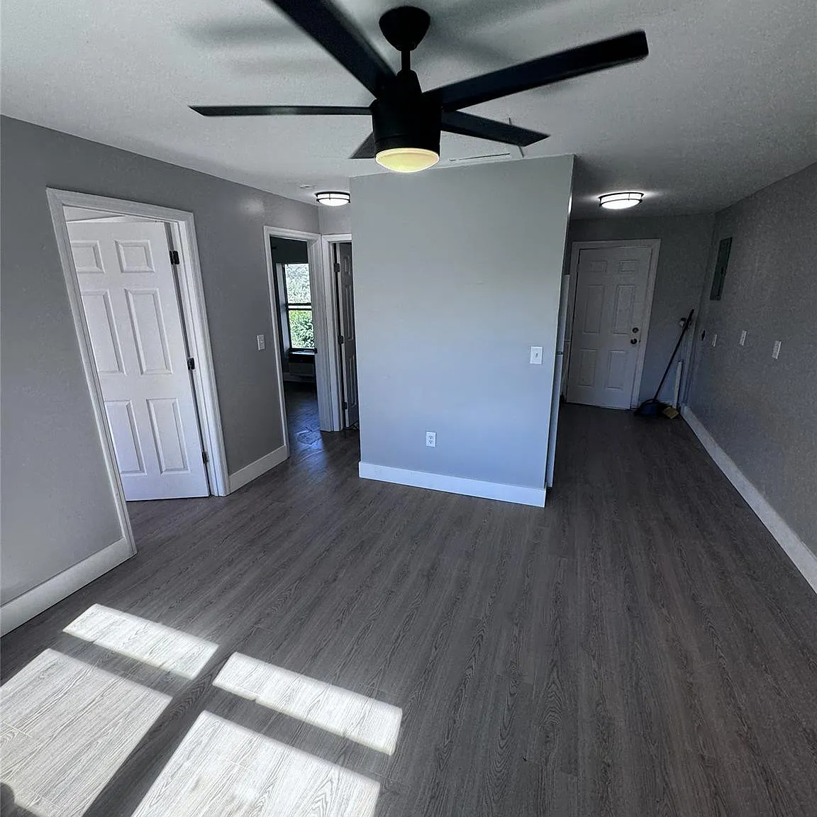 2 bed, 1.0 bath, 700 sqft, $1,100 — Photo 3