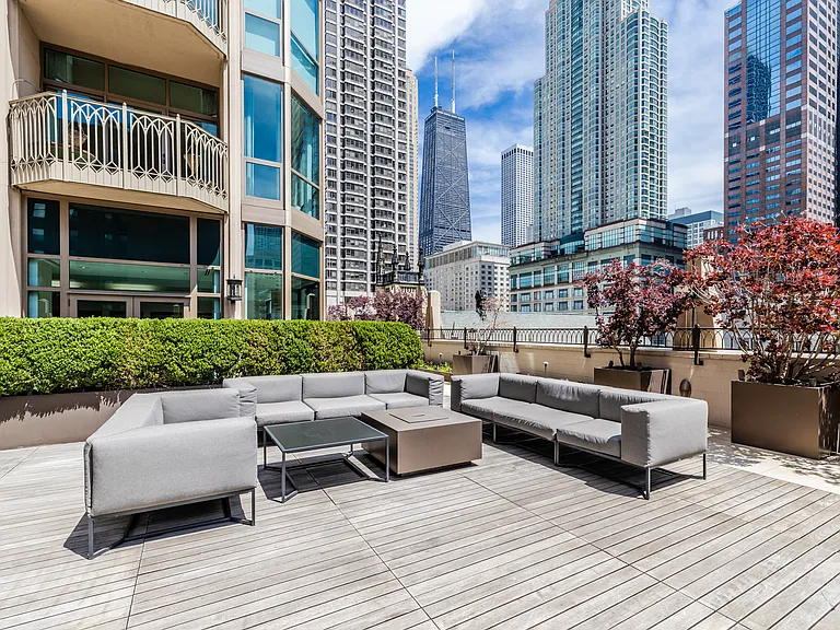 21 E Huron St #1207 — Photo 80