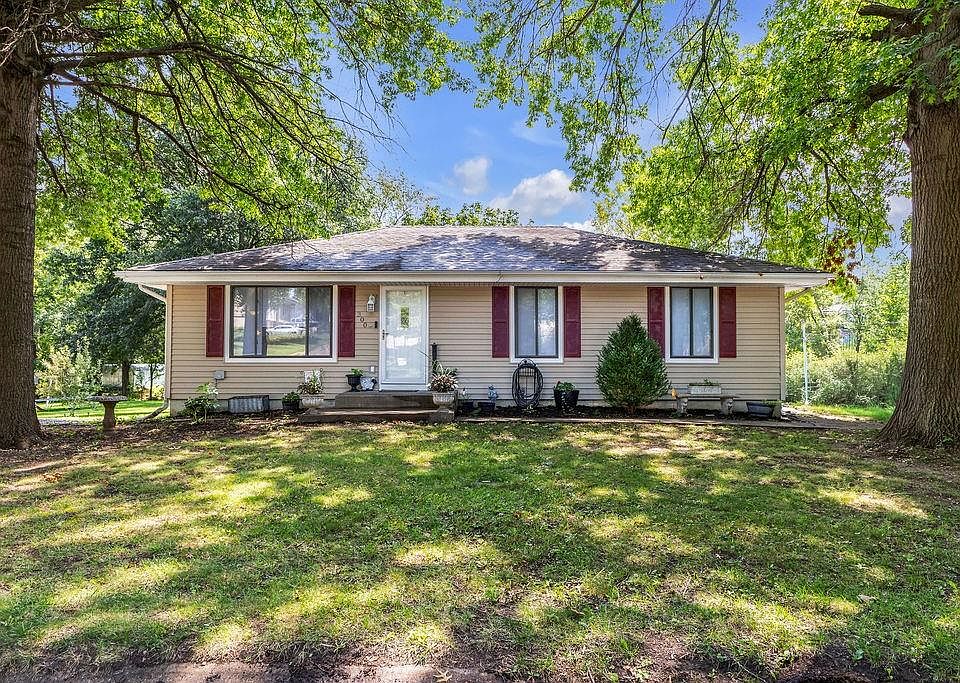 1st image of 300 W Carla St
