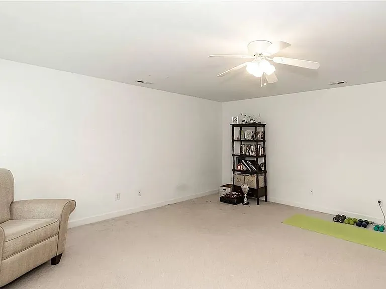 10400 Swerling Way — Photo 24