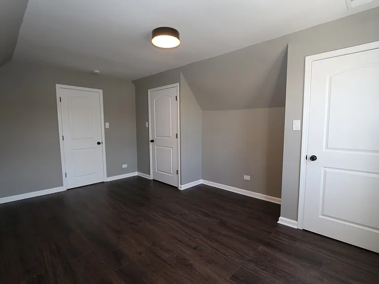 8719 S Honore St — Photo 19