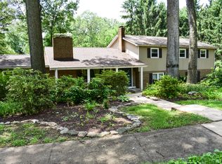 1894 Deamerlyn Dr, York, PA 17406