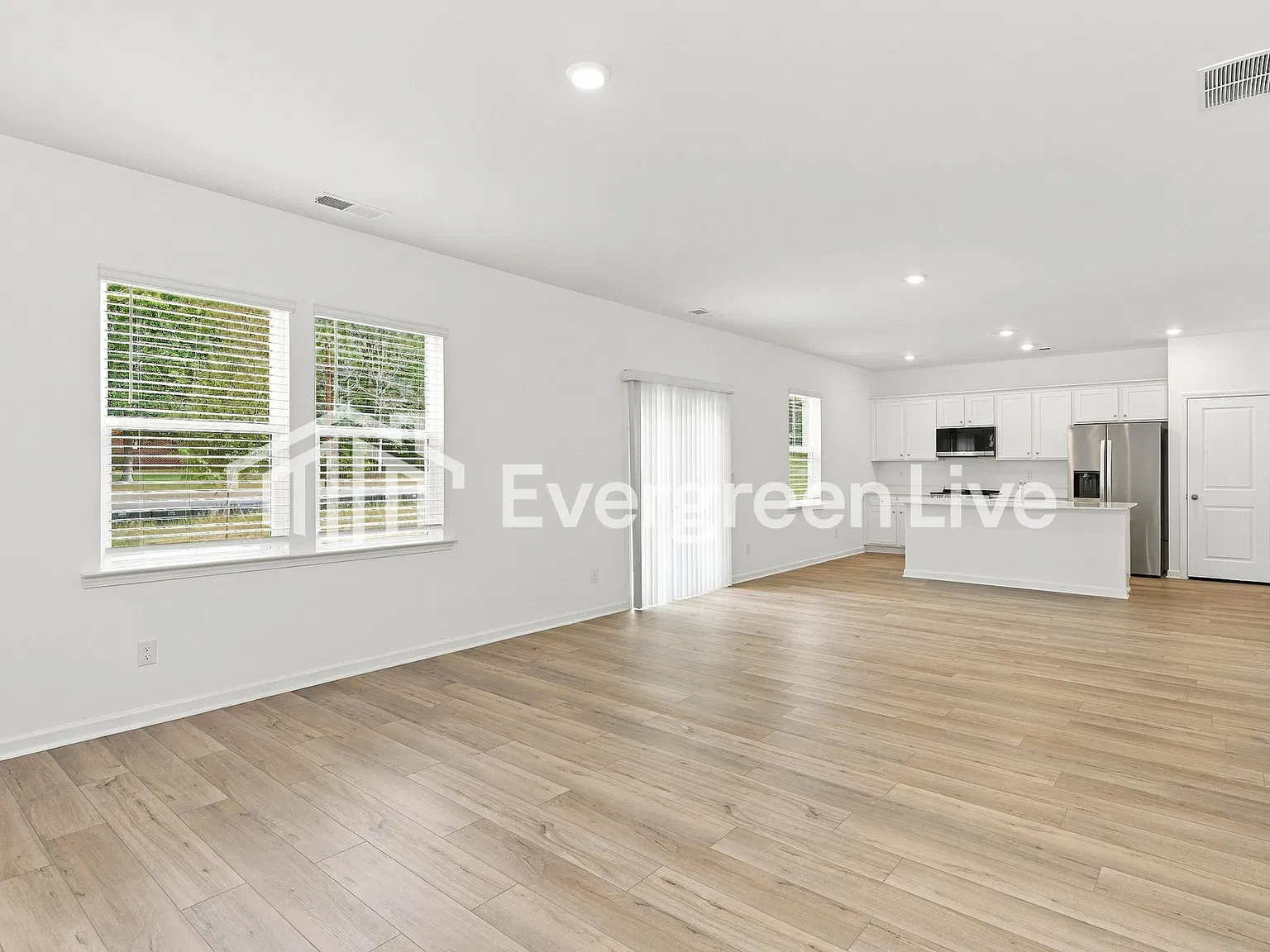 4 bed, 2.5 bath, 2233 sqft, $2,180 — Photo 3