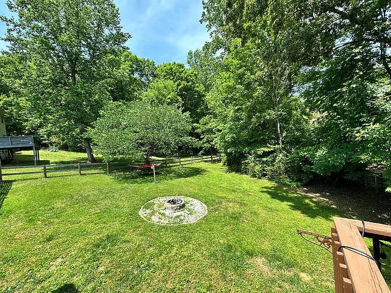 10117 Wolf Den Ln — Photo 21
