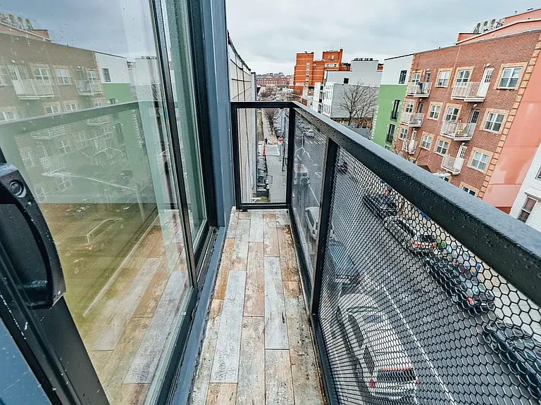316 Evergreen Ave #4D — Photo 8