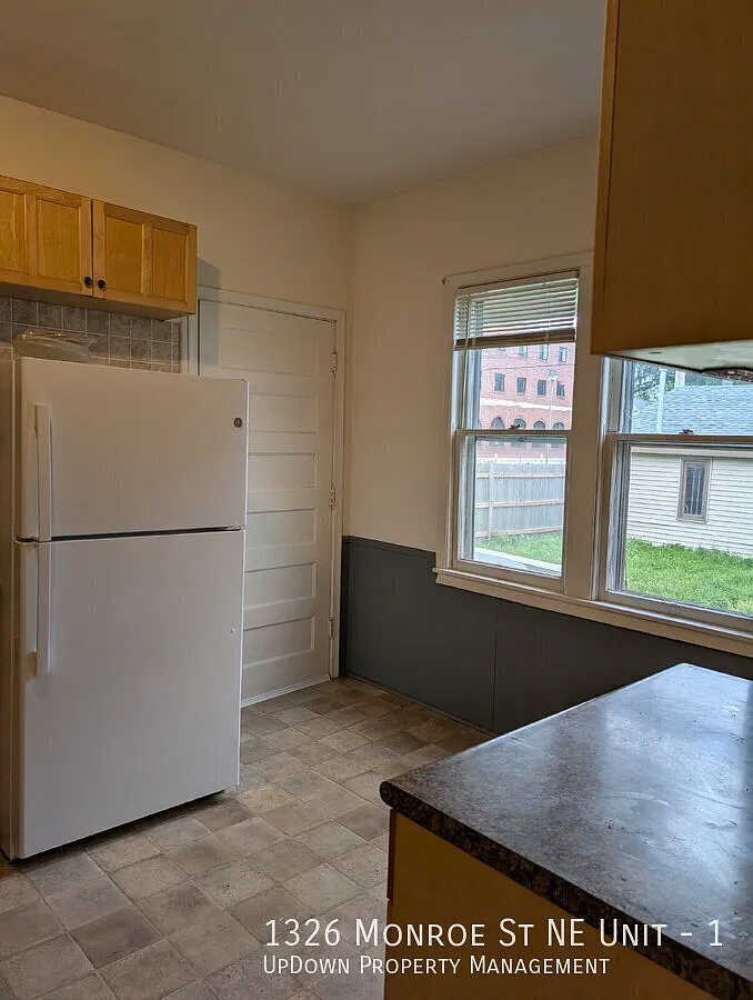 Bright & Charming 3BR With Garage Included In NE Minneapolis — Photo 2