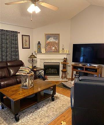 4th image of 925 Manor Dr