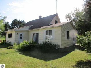 2009 Grace Rd, Frankfort, MI 49635