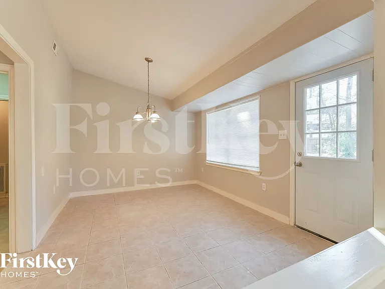 214 Oakwood Dr — Photo 6