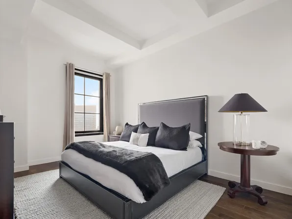 425 West 50th Street image 4 of 13