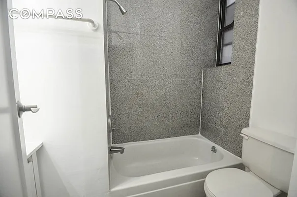 Rented by Mossanen Group | media 27