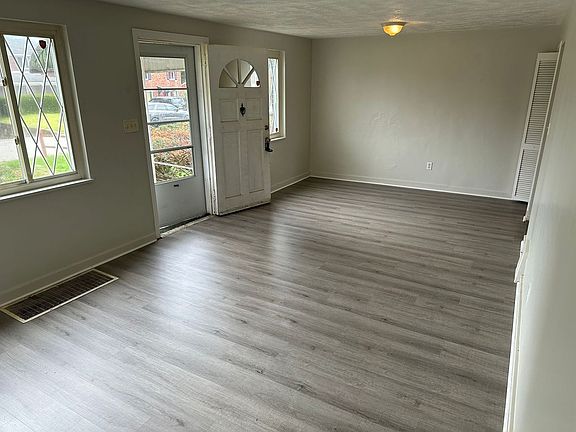 2nd image of 424 Rose Ave