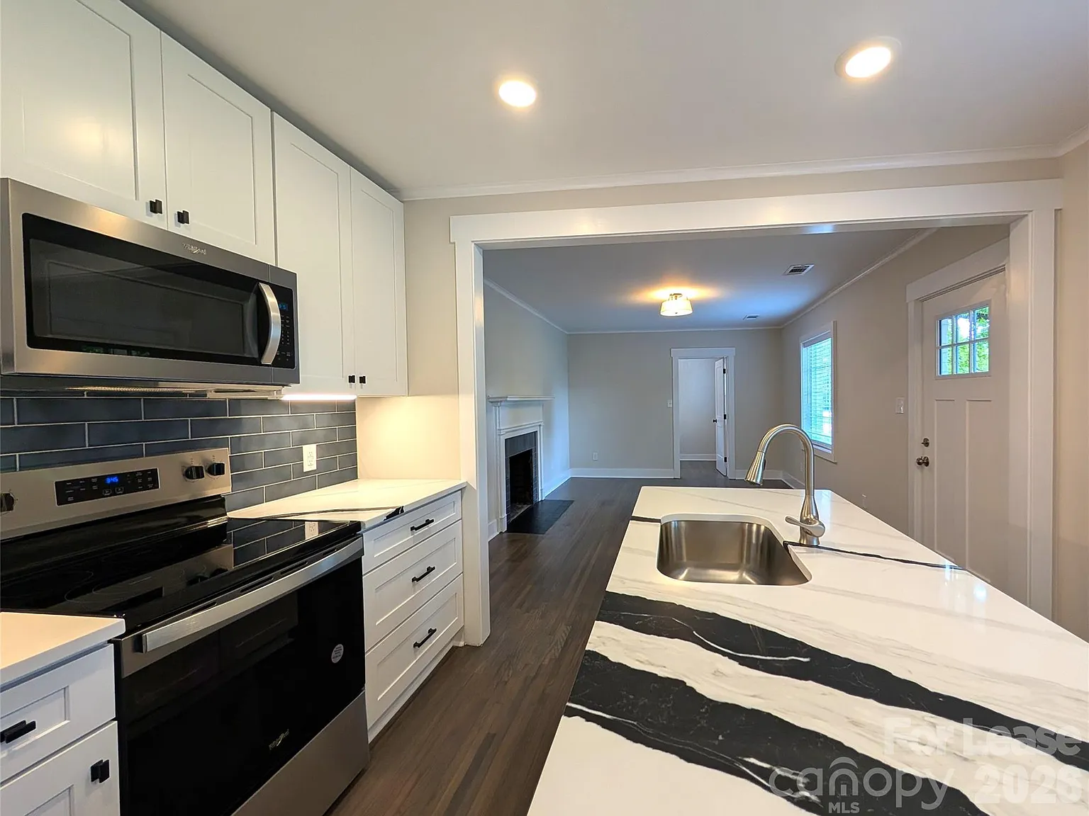 2 bed, 2.0 bath, 982 sqft, $2,250 — Photo 4