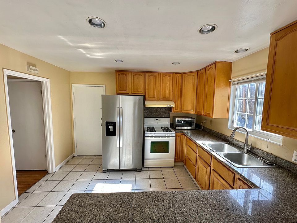 1st image of 2461 Shawn Dr