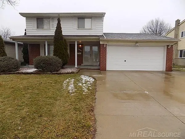 4 bed, 1.5 bath, 2000 sqft, $2,500 — Photo 1