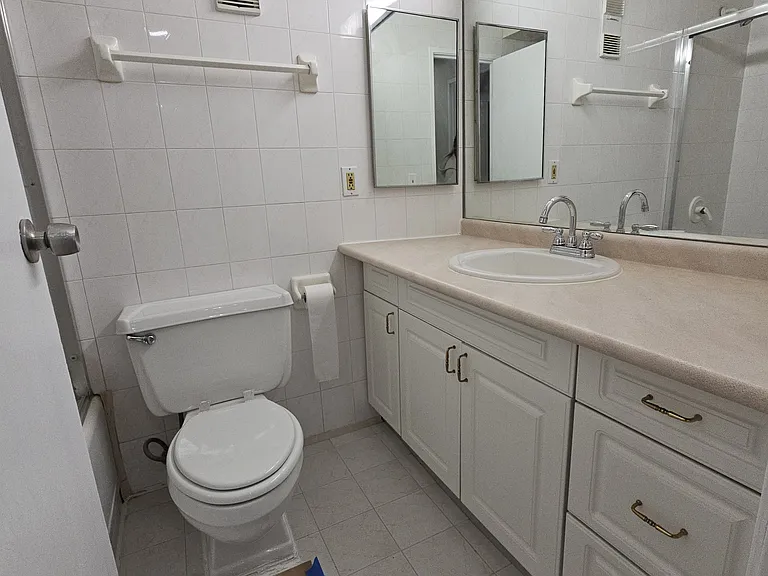 333 Grand Ave #3M — Photo 8