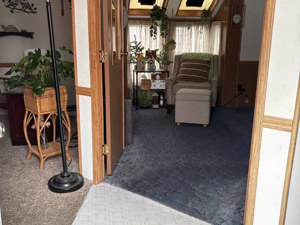 142 Flora Way #F142, Clintonville, WI 54929