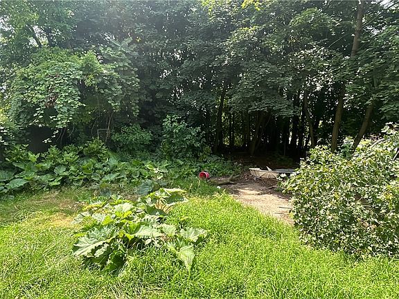 4th image of 307 E Ravenwood Ave